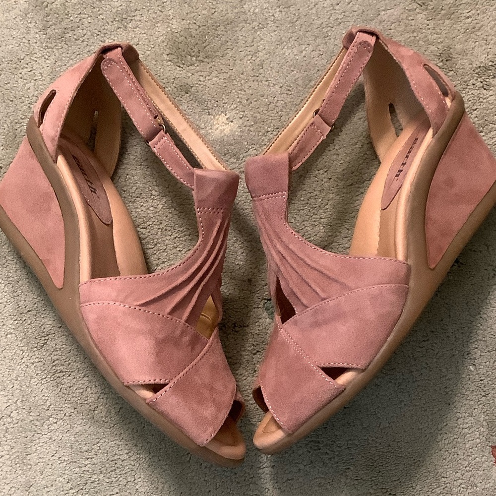 Earth Blush Pink Wedge Sandals SZ9